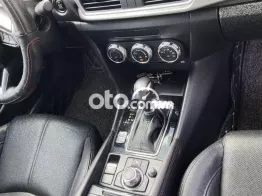Cần bán xe Mazda3 2017 - 8v xe bao zin 99,9%