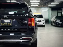 Den Huyền Bí Model 2021