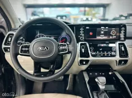 Den Huyền Bí Model 2021