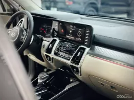 Den Huyền Bí Model 2021