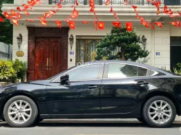 Xe sedan sang trọng 2018 màu đen nguyên bản