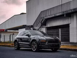 Màu đen ghế đỏ cực đẹp