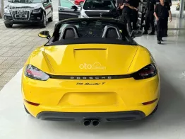 Mui trần động cơ mạnh mẽ, nội thất đen đẳng cấp