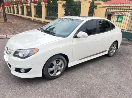 Bán xe sedan đời 2011 màu trắng, số tự động, đầy đủ tiện nghi