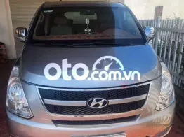 Hyundai Starex 9 chỗ Bạc