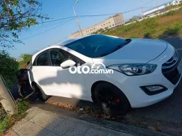 Hyundai i30 Trắng 5 chỗ