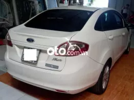 Ford Fiesta Trắng 5 chỗ