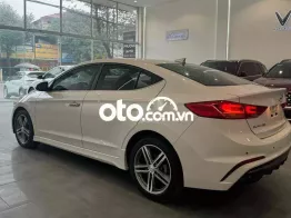 Hyundai Elantra Sport Trắng