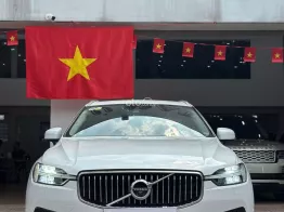 Xe sang trọng màu trắng ngọc trinh