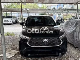 Toyota Innova Cross Đen