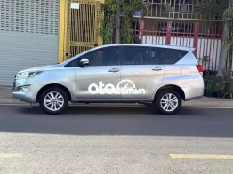 Toyota Innova Bạc
