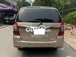 Toyota Innova Số tự động Vàng cát