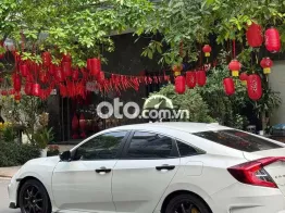 Honda Civic 2017 1.5 Top Trắng