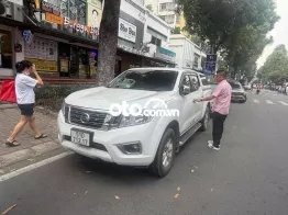 Nissan Navara màu Trắng