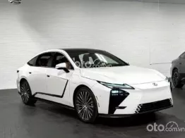 Kích thước rộng rãi tương đương Merc S kèm ưu đãi thuế và bảo hành lên tới 10 năm