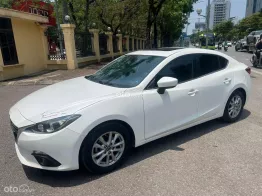 Bán xe sedan đời 2015 màu trắng, xe còn rất mới