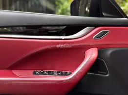 Đen/nội thất đỏ Sport Limited