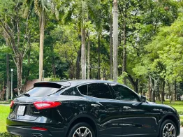 Đen/nội thất đỏ Sport Limited