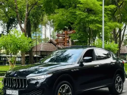 Đen/nội thất đỏ Sport Limited
