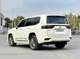 Xe trắng nội thất kem