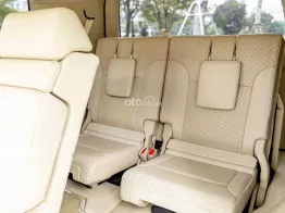 Xe trắng nội thất kem