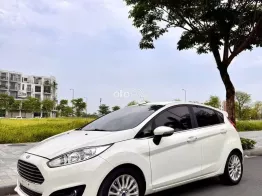 Xe cực hiếm, màu trắng nội thất đen
