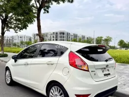 Xe cực hiếm, màu trắng nội thất đen