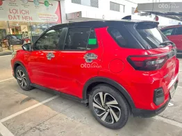 Màu đỏ nóc đen odo 2v3 km