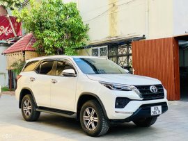 Xe màu trắng