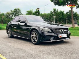 Màu Đen, nội thất Kem, lăn bánh 15.000 miles