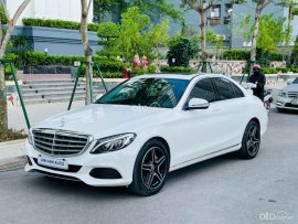 Màu Trắng model 2016 có loa Burm, lên vành AMG 2021