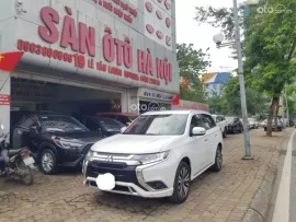 Bán ô tô cũ MITSUBISHI OUTLANDER 2.0AT sản xuất - đời 2022. Xe một chủ