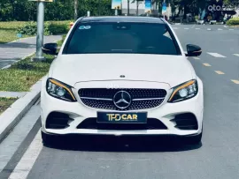 Mercedes-Benz C300 trắng/nâu sx2020