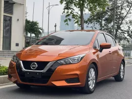 Một chủ từ đầu lốp zin theo xe