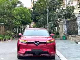 Xe xuất được hoá đơn côn ty., còn sạc miễn phí tới 2027