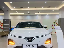 Ưu đãi 4%, miễn phí sạc, miễn thuế trước bạ, quà tặng hấp dẫn kèm nhiều ưu đãi