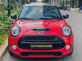 Model 2019 đẹp hơn Ngọc Trinh