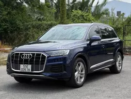 SUV 7 chỗ cao cấp màu xanh độc đáo