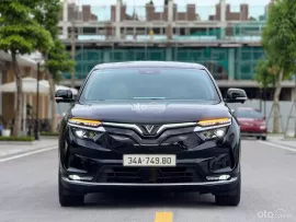 Xe đẹp, miễn phí sạc tới 2027