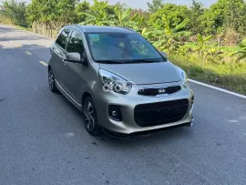 Xe tư nhân 1 chủ. Xe đại chất, odo 5 vạn, lốp còn cả dàn, không lỗi nhỏ, hồ sơ tron