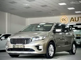 MPV cao cấp với nội thất sang trọng