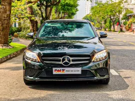 Mẫu xe đẳng cấp với nội thất sang trọng