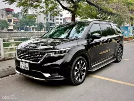 Xe 7 chỗ sang trọng với nội thất da nâu