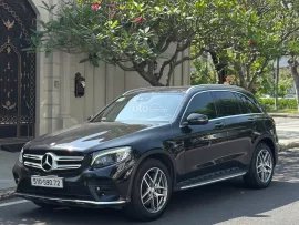 SUV cao cấp với nội thất da nâu đẳng cấp