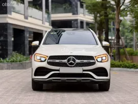 Xe màu trắng nội thất đen