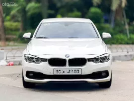 Xe sedan cao cấp sản xuất 2018, màu trắng sang trọng