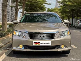 Xe sang trọng màu Vàng Đồng giá tốt