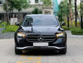 Xe màu đen, nội thất nâu