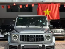 Xe màu xám nội thất đỏ