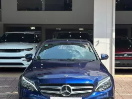 Xe màu xanh nội thất đen
